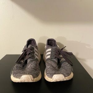 Black and white NMD’s - fairly worn, good condition!